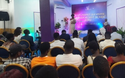 NE PERDS PAS TA PAIX AU JOUR DE LA DÉTRESSE : LA GRÂCE EST DISPONIBLE.